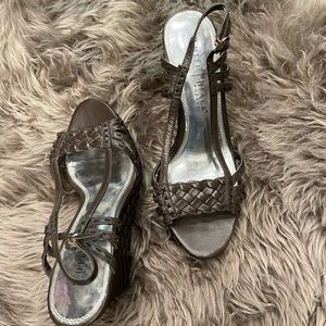 White Black House Market